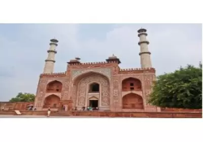 Why Should You Visit Sikandra Fort in Agra?